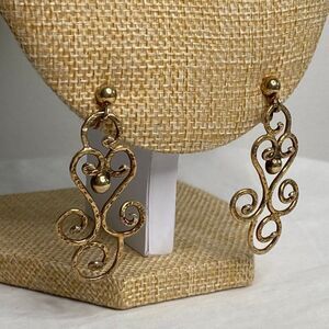 VINTAGE Large Gold Dangly Clip On Earrings